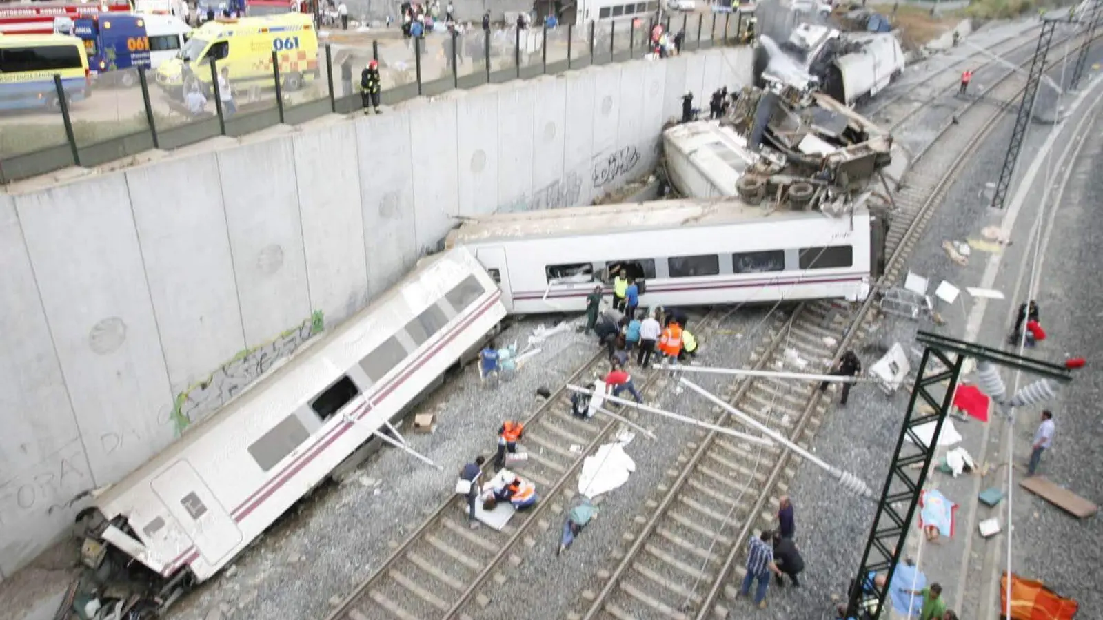 Der Unglückszug fuhr mit 192 Stundenkilometern in eine Kurve, in der nur Tempo 80 zugelassen war.  (Archivfoto) (Foto: picture alliance / Oscar Corral/EFE/dpa)