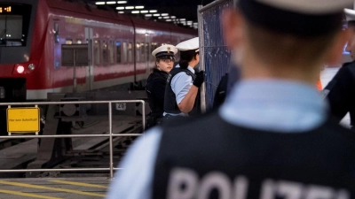 Bundespolizisten sperren Bereiche des Hauptbahnhofes ab. (Foto: Sven Hoppe/dpa/Symbolbild)
