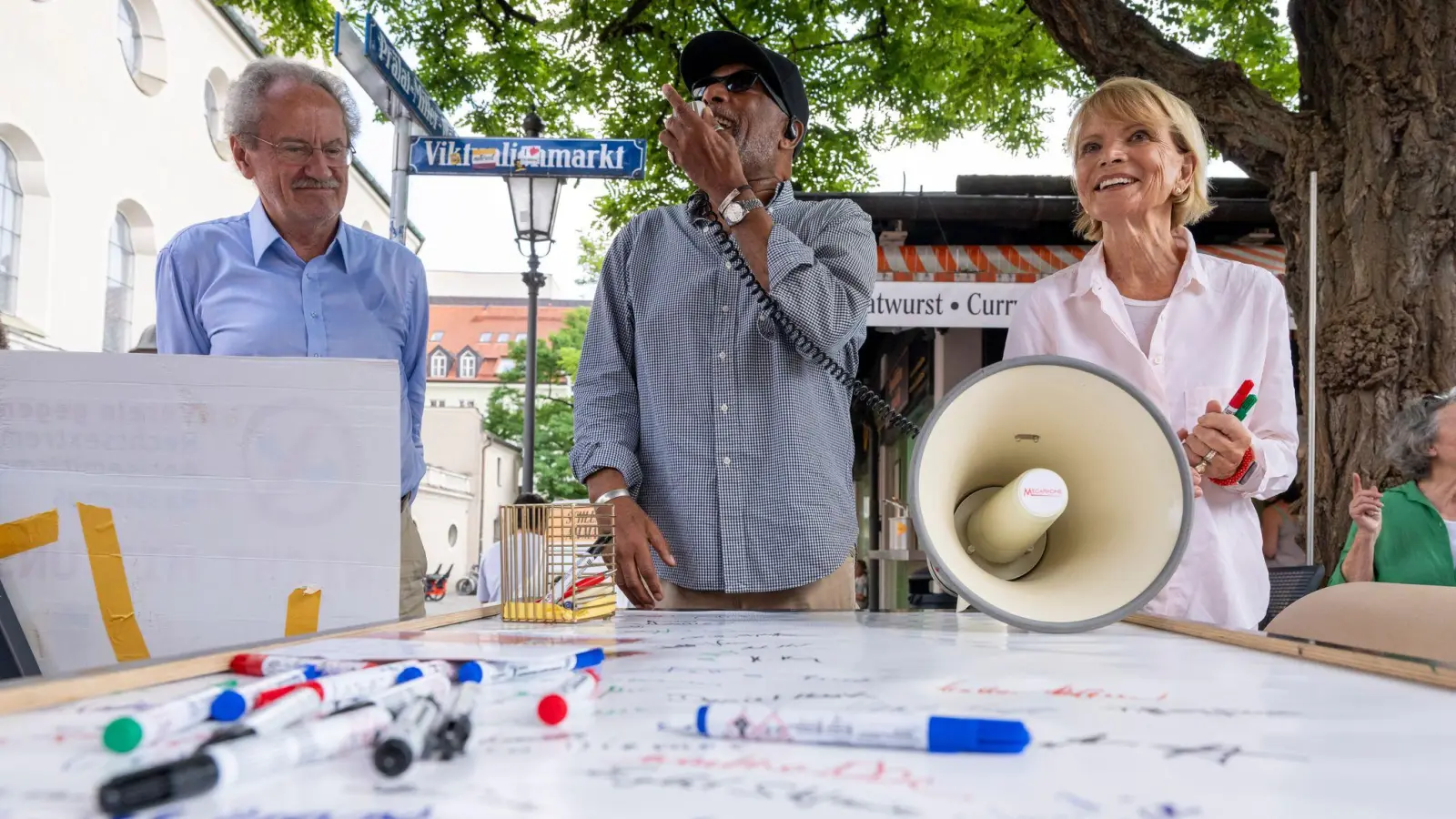 Ude, Williams und Glas gegen Rassismus (Foto: Peter Kneffel/dpa)