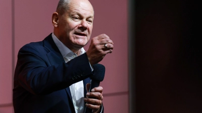 Die Ausgangslage ist schwierig, Kanzler Scholz setzt sich trotzdem zum Ziel, die SPD bei der Neuwahl des Bundestags wieder zur stärksten Kraft zu machen. (Foto: Hannes P. Albert/dpa)