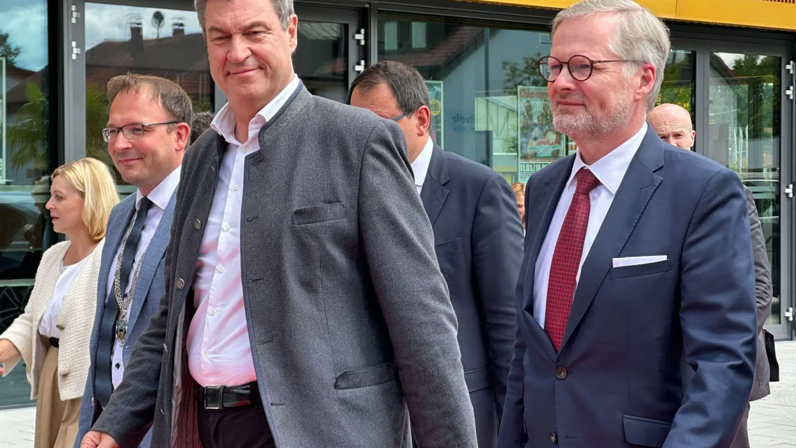 Bayern und Tschechien seien „ziemlich beste Freunde“, sagte Ministerpräsident Markus Söder (CSU) beim Treffen mit dem tschechischen Ministerpräsidenten Petr Fiala. (Foto: Ute Wessels/dpa)