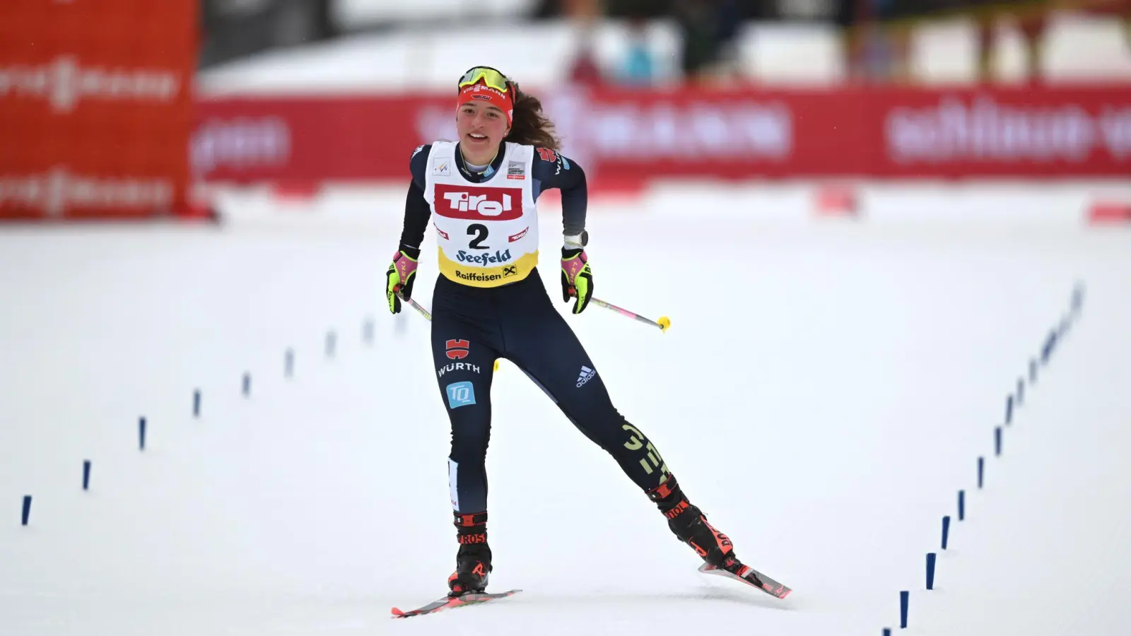 Kombiniererin Nathalie Armbruster kam beim Weltcup in Schonach auf den dritten Rang. (Foto: Andreas Schaad/AP/dpa)