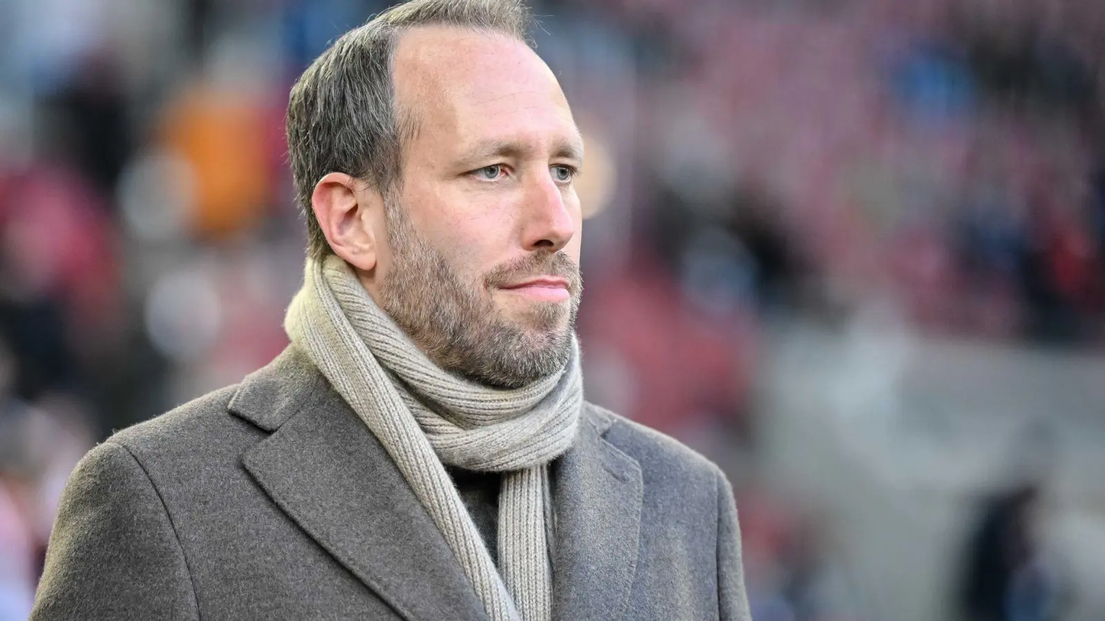 Michael Ströll vom FC Augsburg freut sich über den TV-Deal. (Foto: Harry Langer/dpa)