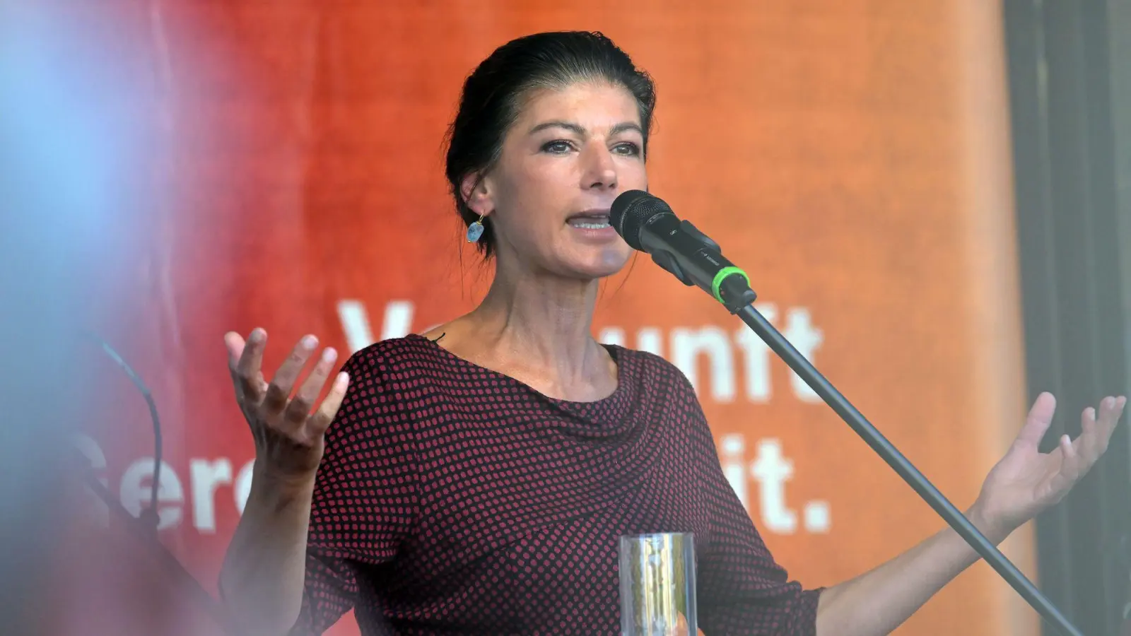 BSW-Chefin Sahra Wagenknecht zeigt sich offen für ein Gespräch mit Brandenburgs Ministerpräsident Dietmar Woidke. (Archivbild) (Foto: Michael Bahlo/dpa)