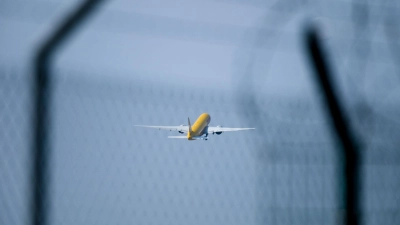 Ein aus Leipzig gestartetes Frachtflugzeug ist in Litauen auf ein Wohngebäude gestürzt. (Archivbild) (Foto: Heiko Rebsch/dpa)