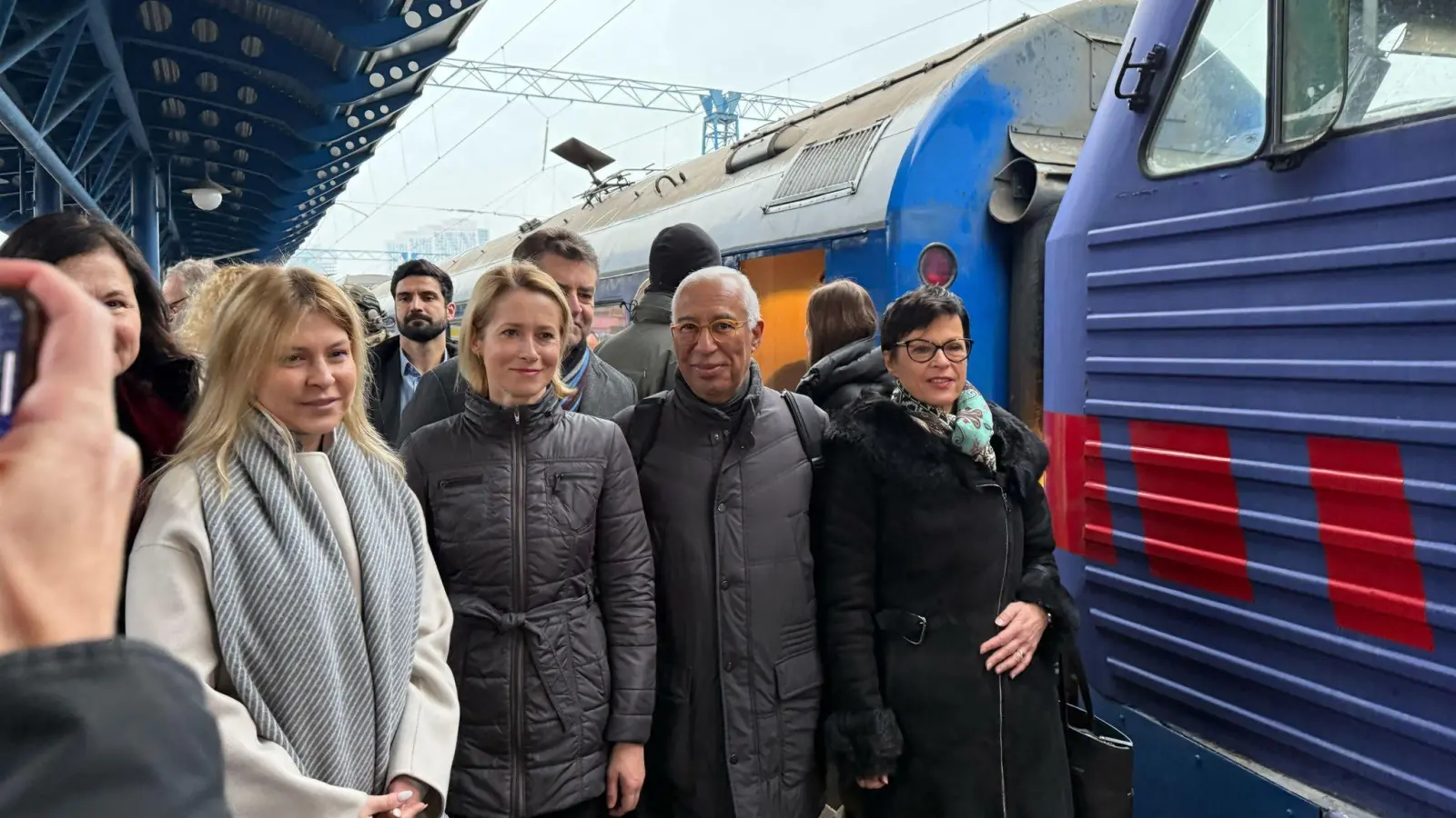 Der EU-Ratspräsident Costa und die EU-Außenbeauftragte Kallas (2.v.l.) besuchten an ihrem ersten Amtstag Kiew. (Foto: Ansgar Haase/dpa)