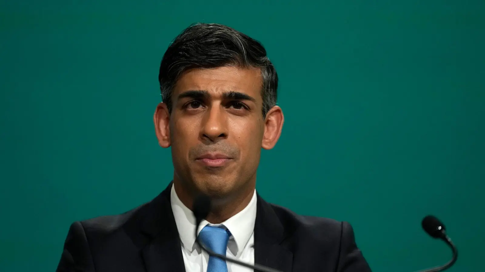 Der britische Premierminister Rishi Sunak will Ruanda zum sicheren Drittstaat erklären. (Foto: Peter Dejong/AP/dpa)