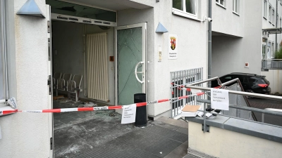 Der Verdächtige erschien nachts auf der Polizeiwache und soll wiederholt „Allahu Akbar“ („Gott ist groß“) gerufen und angekündigt haben, Polizisten töten zu wollen. (Foto: Alexander Franz/www.alexander-franz-fotografie.de/dpa)