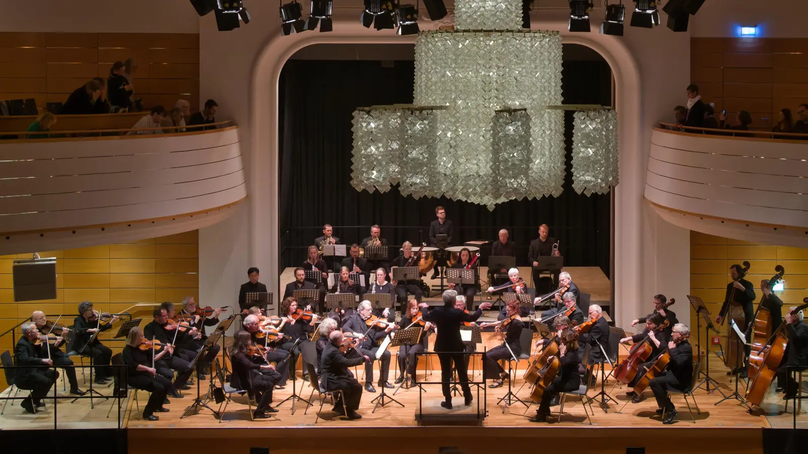 Solide und mit Schwung: Das Ansbacher Kammerorchester begeisterte bei seinem traditionellen Neujahrskonzert im Onoldiasaal. (Foto: Martin Stumpf)