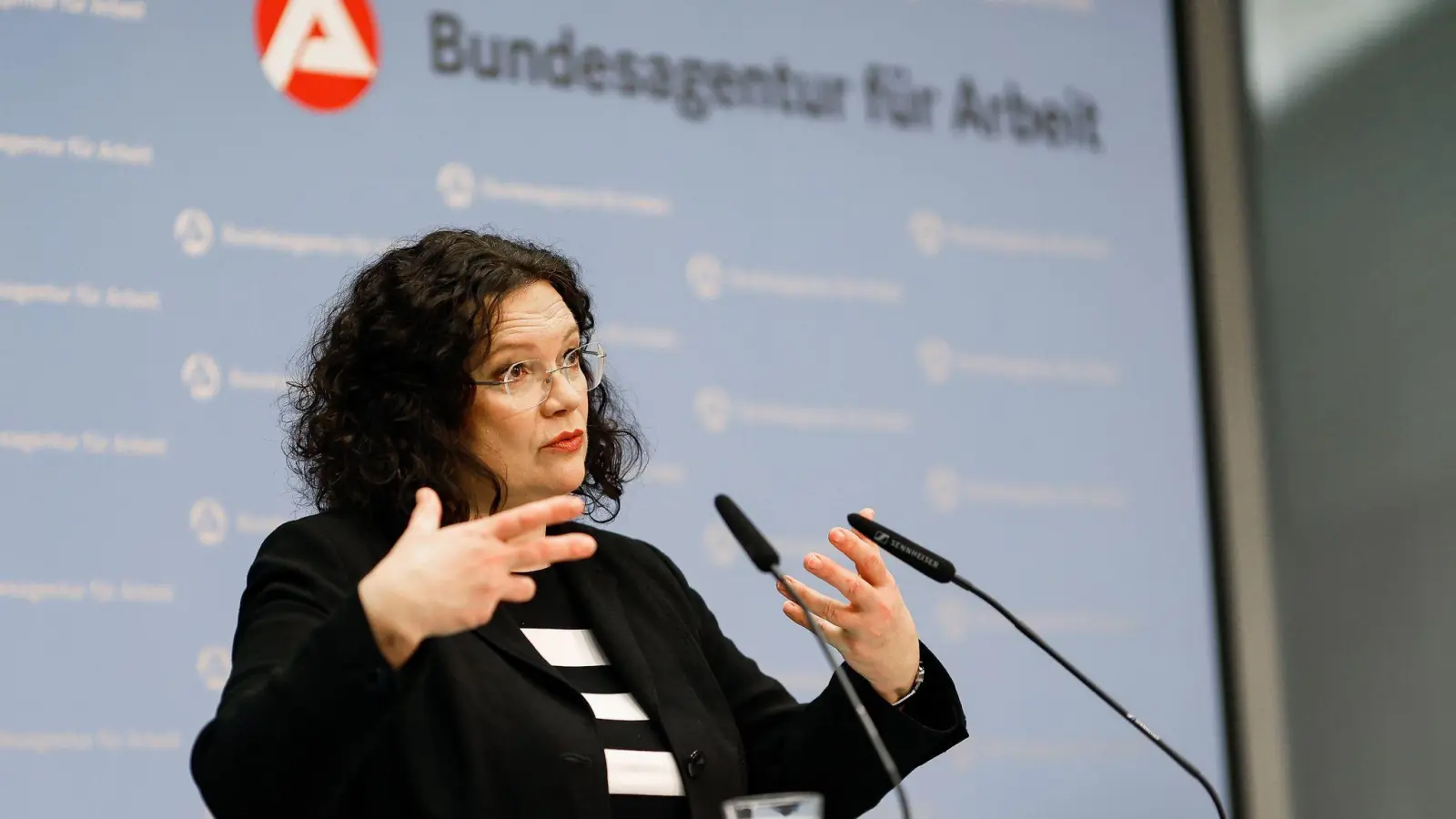 Die Vorstandschefin der Bundesagentur für Arbeit, Andrea Nahles, hat die Eltern von Schulabgängern zur Flexiblität bei der Beratung ihrer Kinder aufgefordert. (Foto: Daniel Löb/dpa)