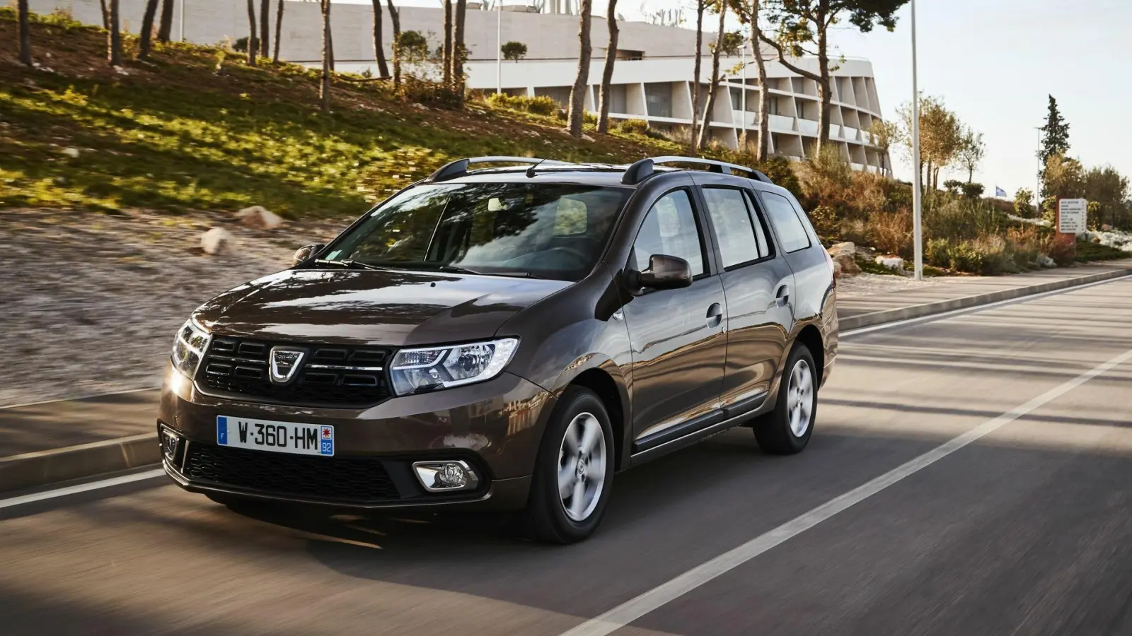 Geräumig, aber nicht ohne Schwächen: Der Dacia Logan MCV bietet viel Platz, jedoch zeigt das Modell der rumänischen Renault-Tochter bei der Hauptuntersuchung häufig Mängel. (Foto: Dacia/dpa-tmn)