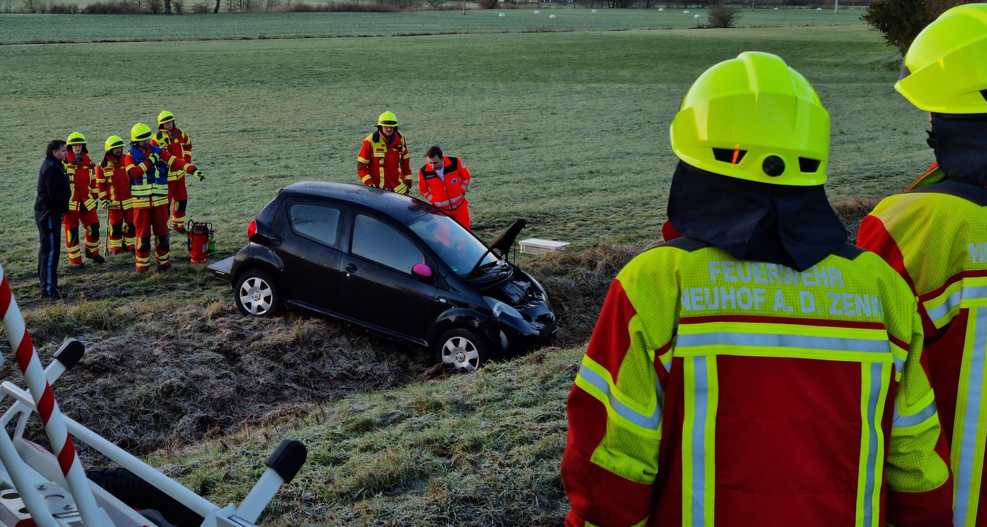 Unfall Bei Glatteis: Auto Rutscht Hang Bei Adelsdorf Hinab | FLZ.de