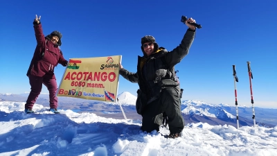 Zu den Höhepunkten der Reise zählte für Jürgen und Lydia Schirrle die Besteigung des 6050 Meter hohen Acotango. ((Fernauslöser): Jürgen Schirrle)