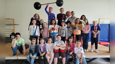 Die Theater AG und die Musik AG der Frieda Lang Haus-Grundschule Uffenheim laden gemeinsam zu „Eine Villa voller Talente“ ein. (Foto: Nina Daebel)