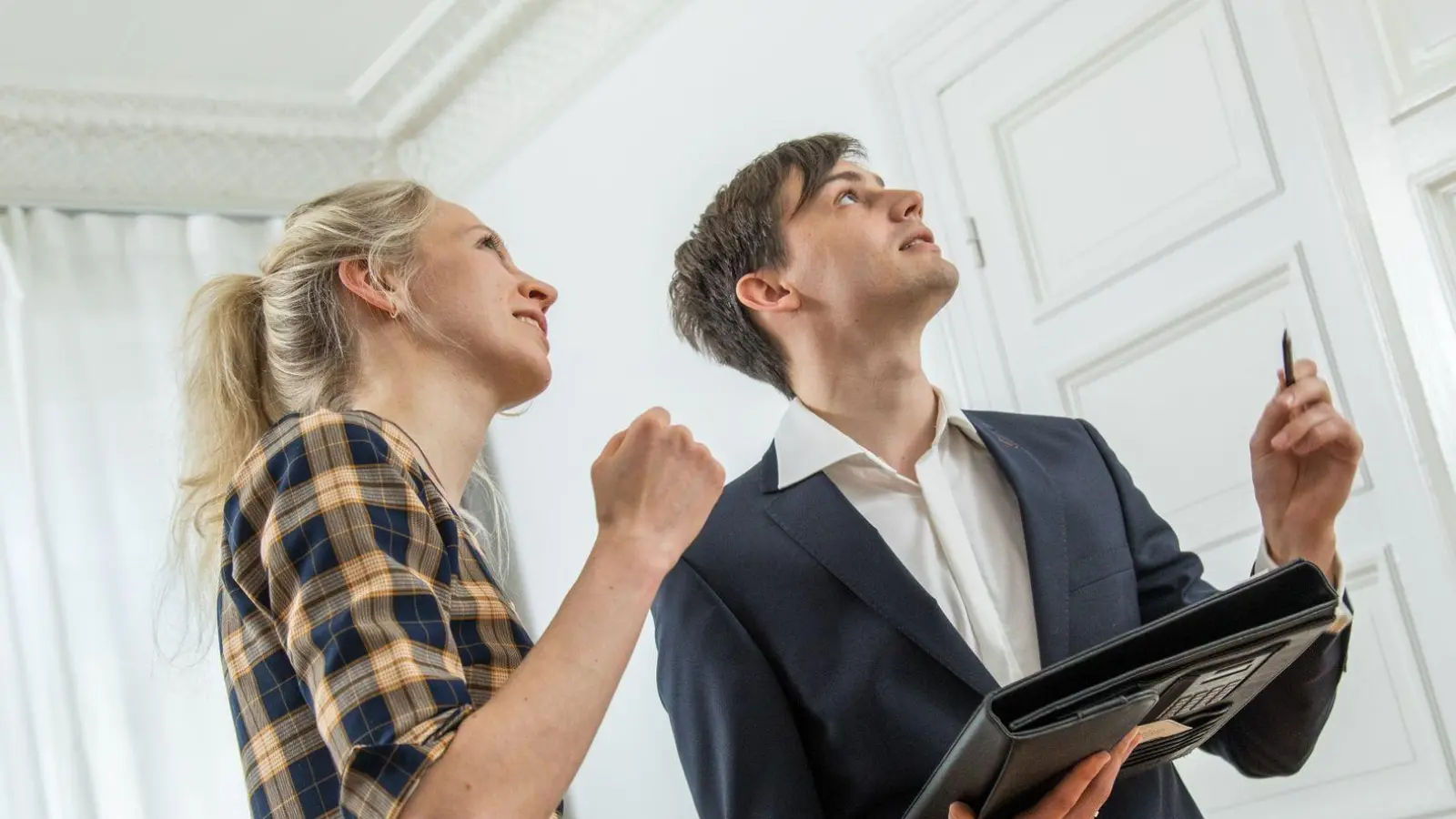 Wie lange dürfen sich Kauf- oder Mietwillige bei der Besichtigung einer vermieteten Wohnung eigentlich Zeit lassen? Die unbefriedigende Antwort: Das kommt darauf an. (Foto: Christin Klose/dpa-tmn)