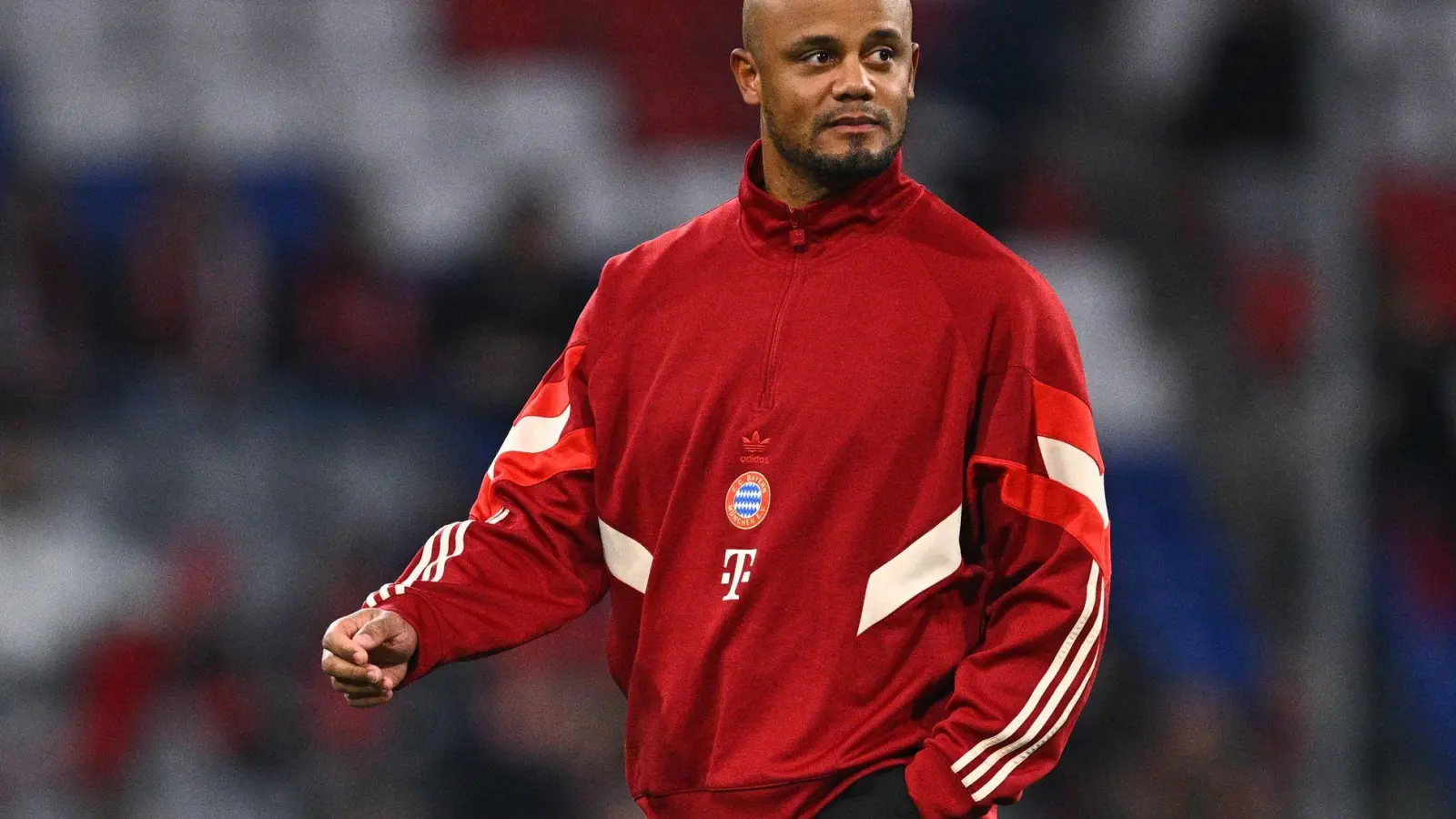 Bayern-Trainer Vincent Kompany fiebert seinem ersten Liga-Klassiker in Dortmund entgegen. (Foto: Tom Weller/dpa)