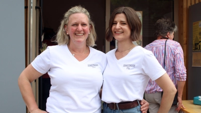 „Wir sind überglücklich“: Das sagen die Gründerinnen von Schwesterchen Hofeis, Anja Eberlein und Gabi Lovrec (von links). (Foto: Pauline Held)
