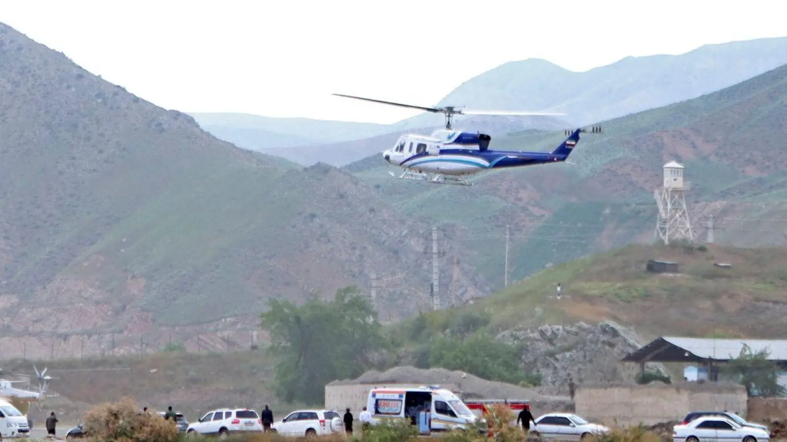 Raisi war zusammen mit Außenminister Amirabdollahian auf der Rückreise von einem Treffen mit dem Präsidenten des Aserbaidschan, als ihre Maschine vom Radar verschwand. (Foto: Ali Hamed Haghdoust/IRNA/AP)