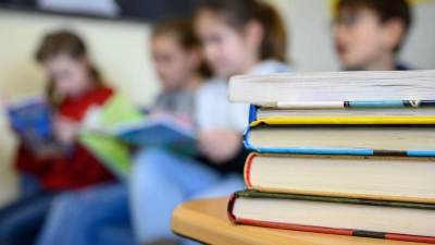 Jeder vierte Viertklässler in Deutschland kann nicht richtig lesen. Das geht aus der internationalen Grundschul-Lese-Untersuchung (Iglu) hervor. (Foto: Sebastian Gollnow/dpa)