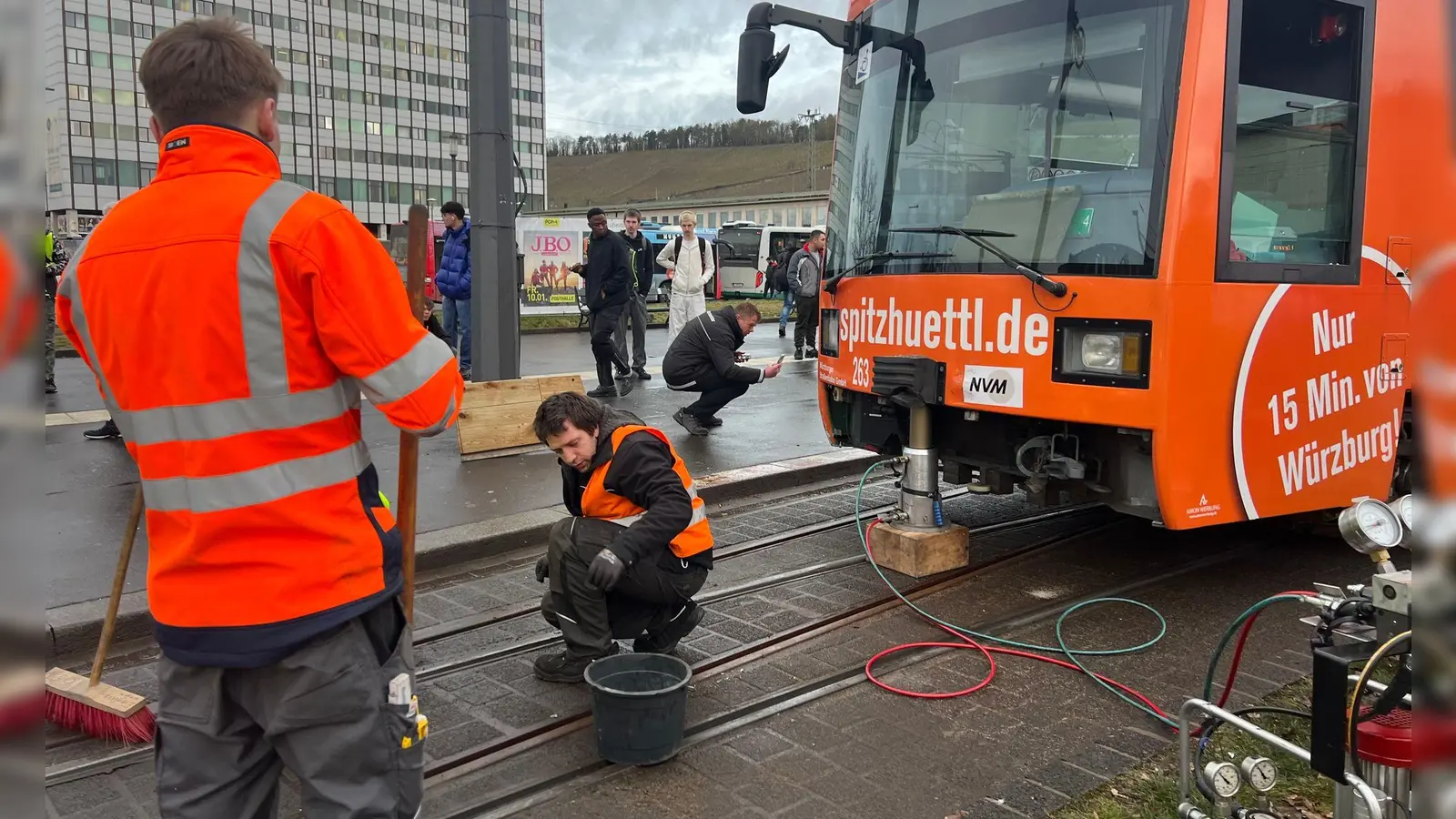 Wie es zu dem Unfall kommen konnte, wird noch geklärt.  (Foto: Pascal Höfig/NEWS5/dpa)