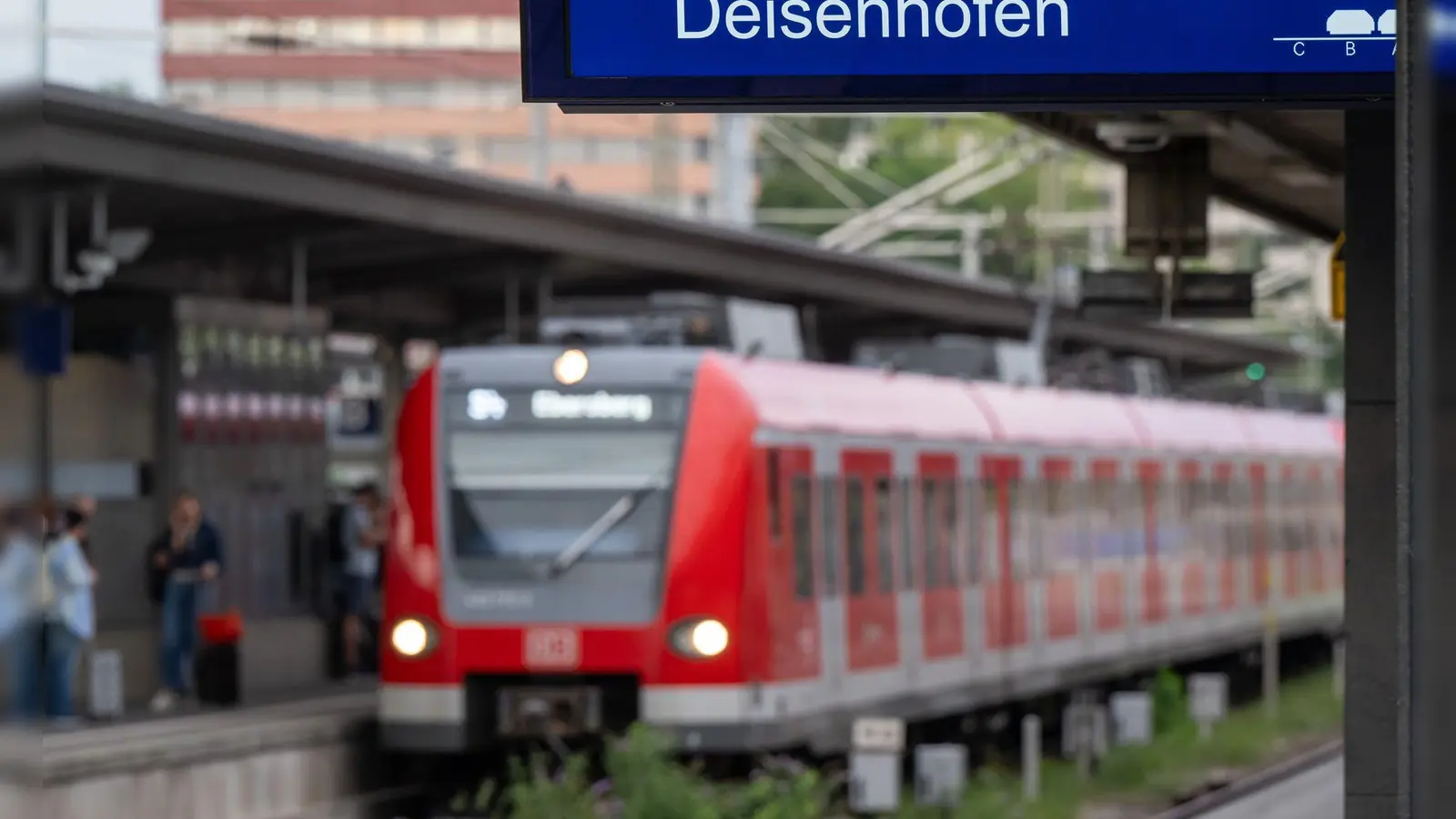 In München wird der S-Bahn-Verkehr wegen Bauarbeiten in den Ferien beeinträchtigt sein. (Symbolfoto) (Foto: Peter Kneffel/dpa)