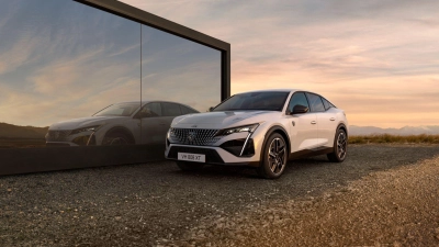 Peugeot bringt den 408 jetzt als rein elektrisches Modell auf den Markt. (Foto: Cédric Viollet/ContinentalProductions/Peugeot/dpa-tmn)