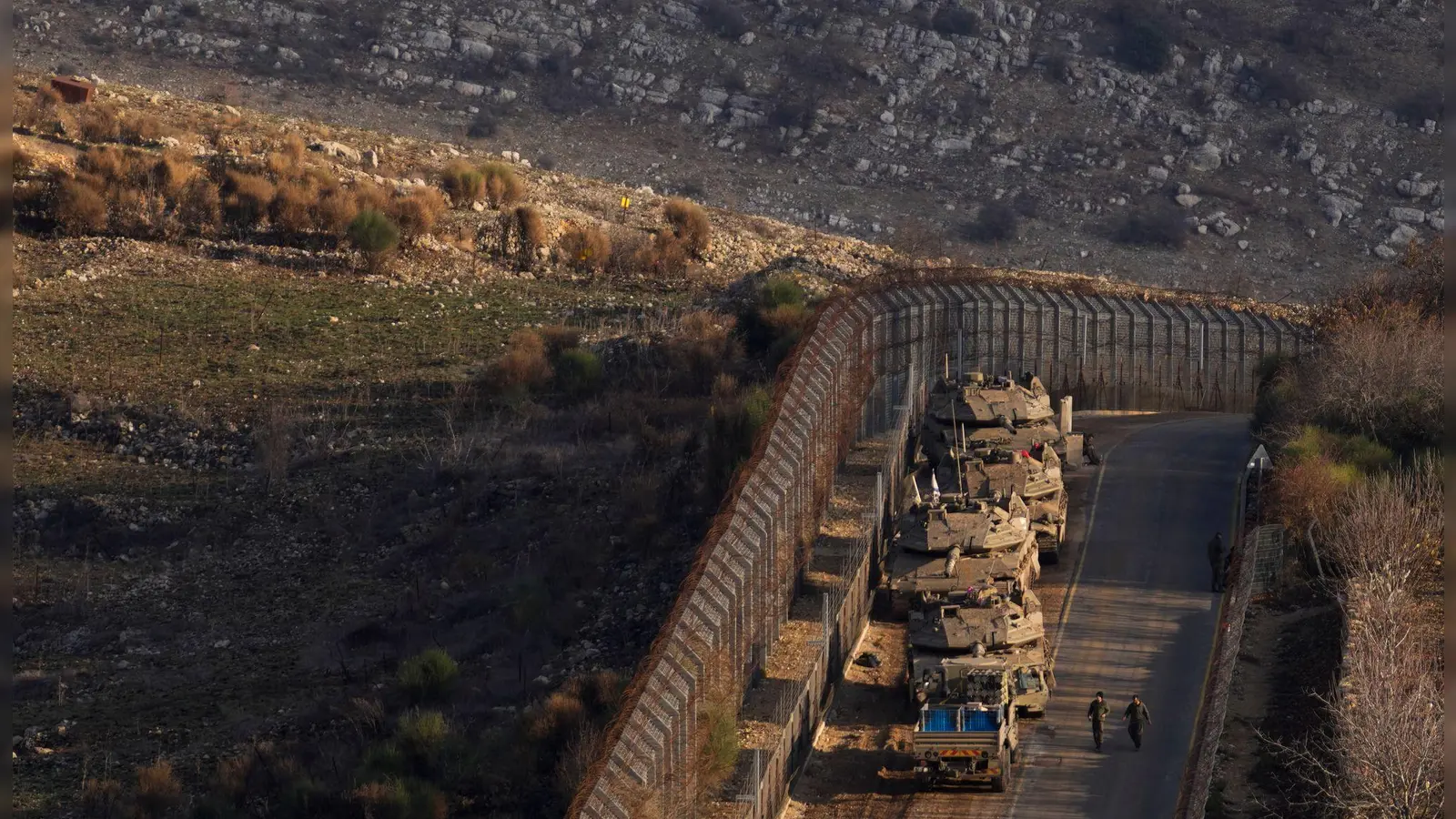 Israel erklärt ein wichtiges Abkommen mit Syrien über eine Pufferzone auf den Golanhöhen für faktisch beendet. (Foto: Matias Delacroix/AP/dpa)