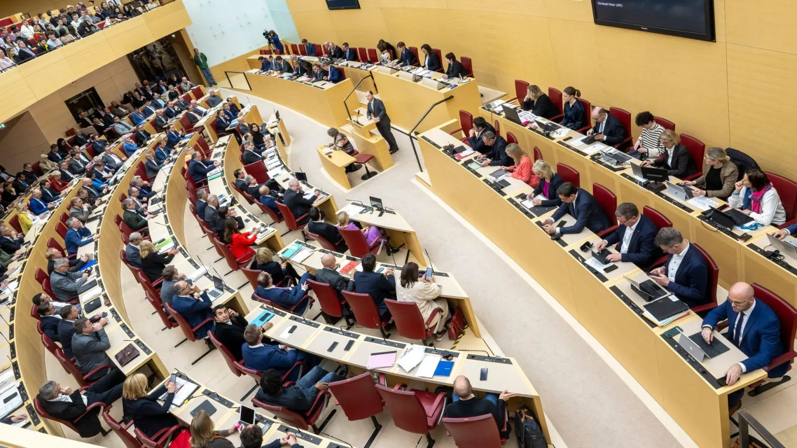 Volles Programm im Landtag: Kurz vor der Sommerpause beschließt das Parlament im Eiltempo mehrere Gesetze. (Archivbild) (Foto: Peter Kneffel/dpa)