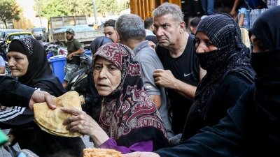 Vertriebene leben unter teils unhygienischen Zuständen auf engstem Raum zusammen (Archivbild) (Foto: Marwan Naamani/dpa)