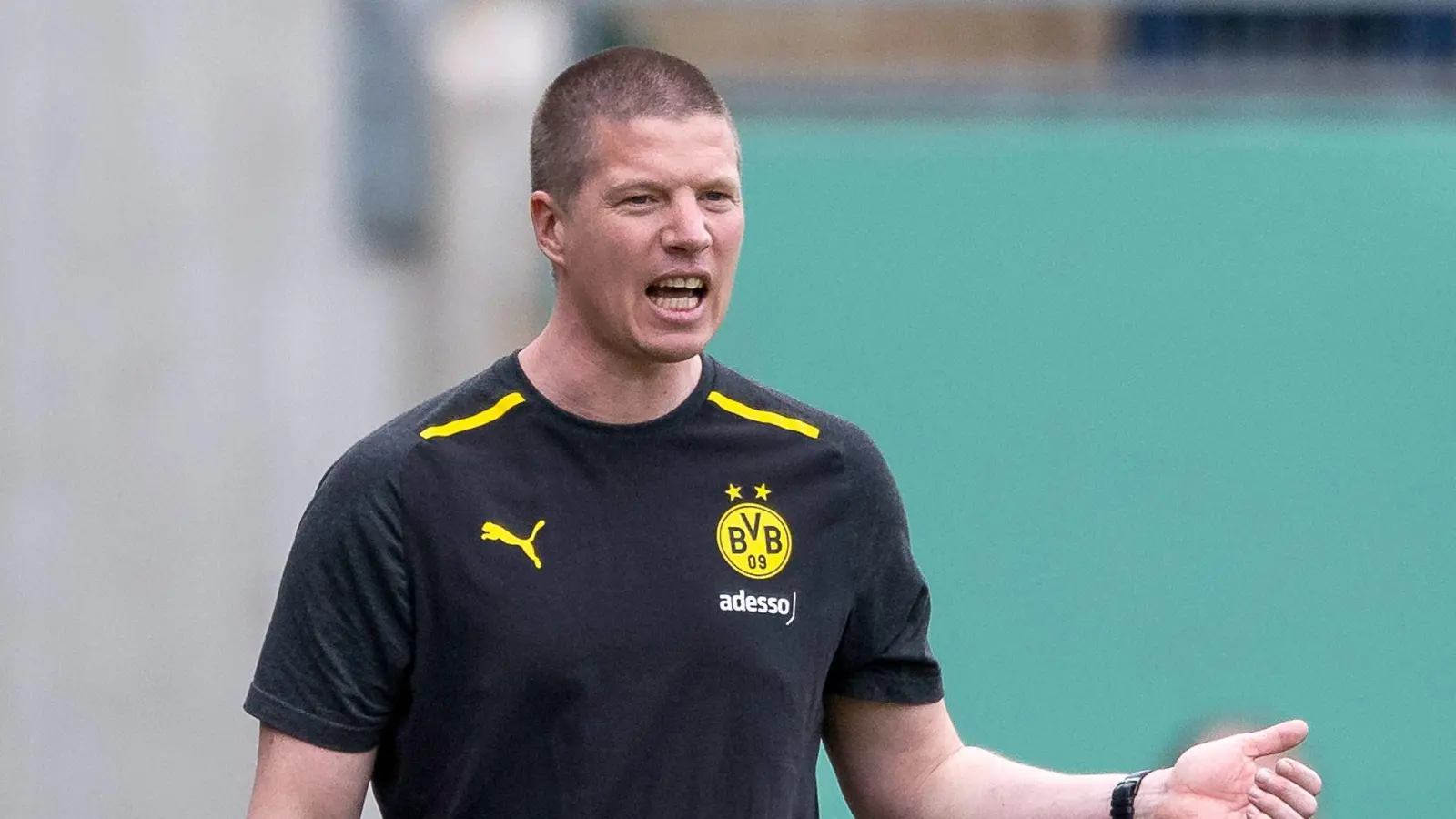 U19-Coach Mike Tullberg wird die BVB-Mannschaft am Samstag gegen Werder Bremen betreuen. (Foto: Thomas Heesler/Kirchner-Media/dpa)