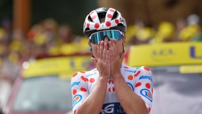 Justine Ghekiere aus Belgien gewann im Alleingang die vorletzte Etappe. (Foto: Peter Dejong/AP/dpa)