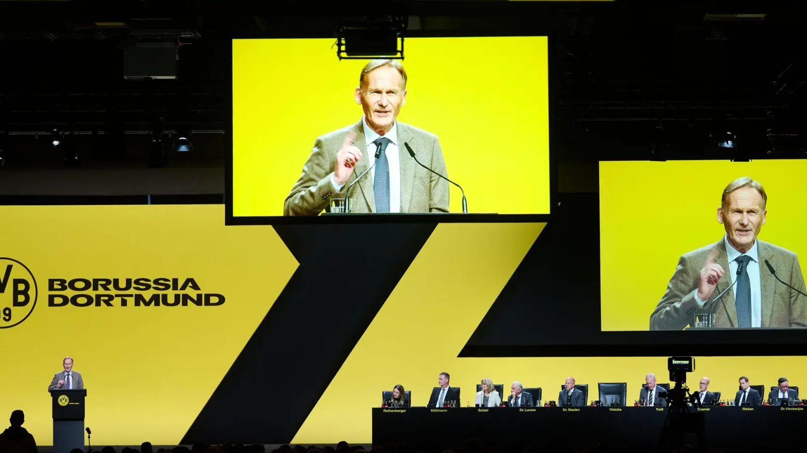 Hans-Joachim Watzke hat die aktuelle Handspiel-Regelung scharf kritisiert. (Foto: Bernd Thissen/dpa)