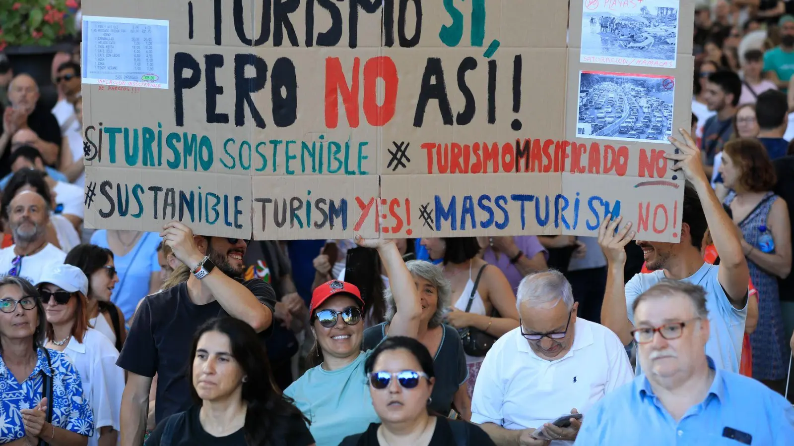 Viele Menschen haben den Massentourismus satt - nicht nur auf Mallorca (Foto: Clara Margais/dpa)