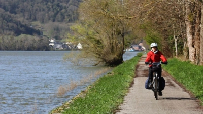 Dem Ufer entlang: Mit dem Rad auf dem Radweg „La Seine à Vélo“ bei Hautot-sur-Seine. (Foto: Deike Uhtenwoldt/dpa-tmn)