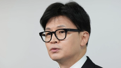 Regierungsparteichef Han Dong Hoon hat sich erstmals offen für ein Amtsenthebungsverfahren gegen Präsident Yoon Suk Yeol ausgesprochen. (Foto: Lee Jin-man/AP/dpa)