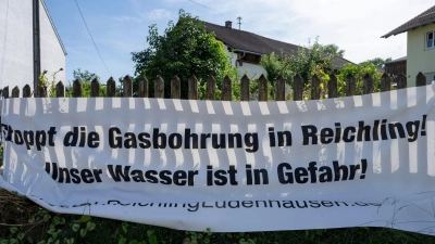 Der Protest gegen die geplanten Gasbohrungen in Oberbayern ebbt nicht ab - annähernd 35.000 Unterschriften fordern einen Stopp der umstrittenen Pläne. (Archivbild)  (Foto: Stefan Puchner/dpa)