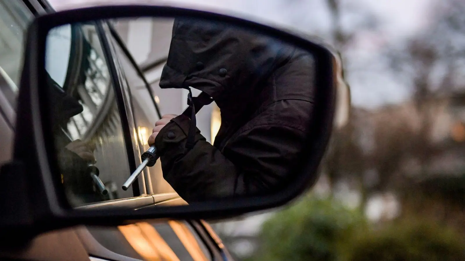 Auch in Bayern hat die Zahl der Autodiebstähle wieder zugenommen. (Symbolbild) (Foto: Axel Heimken/dpa/dpa-tmn)