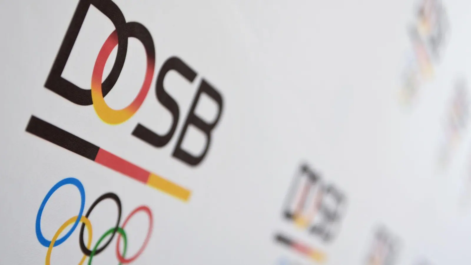 Das Logo des Deutschen Olympischen Sportbundes (DOSB). (Foto: Britta Pedersen/dpa-Zentralbild/dpa)