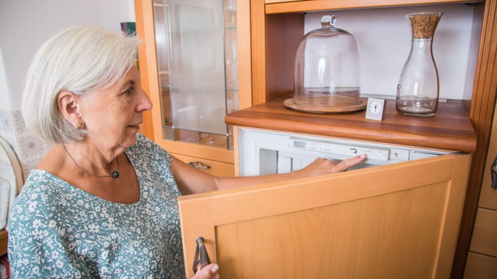 Wer einen zweiten Kühlschrank betreibt, sollte diese nur anstellen, wenn er auch wirklich gebraucht wird. (Foto: Christin Klose/dpa-tmn)