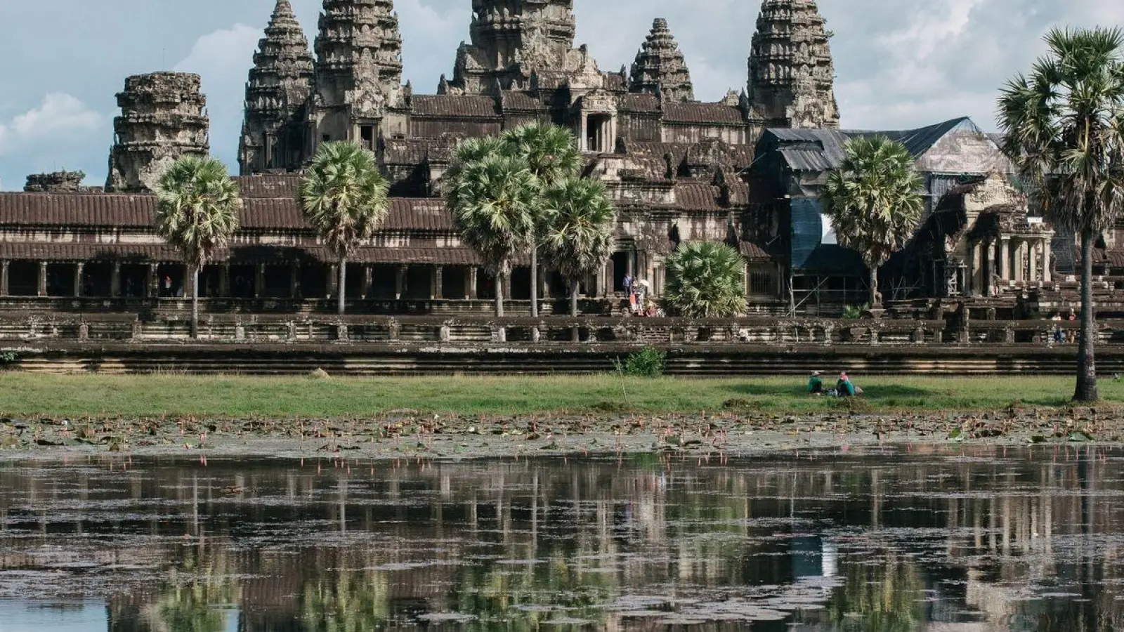Angkor Wat, die bekannteste Attraktion Kambodschas, zieht viele Besucher an. Ab dem 1. Juli müssen sich Reisende für Kambodscha online registrieren. (Foto: Zacharie Scheurer/dpa-tmn)