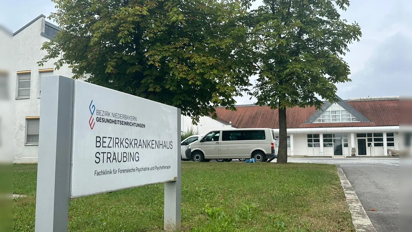 Vier Männer sind am 17. August im niederbayerischen Straubing aus einer geschlossenen Klinik entflohen - nun wurden auch die letzten beiden wieder gefasst.  (Foto: Ute Wessels/dpa)