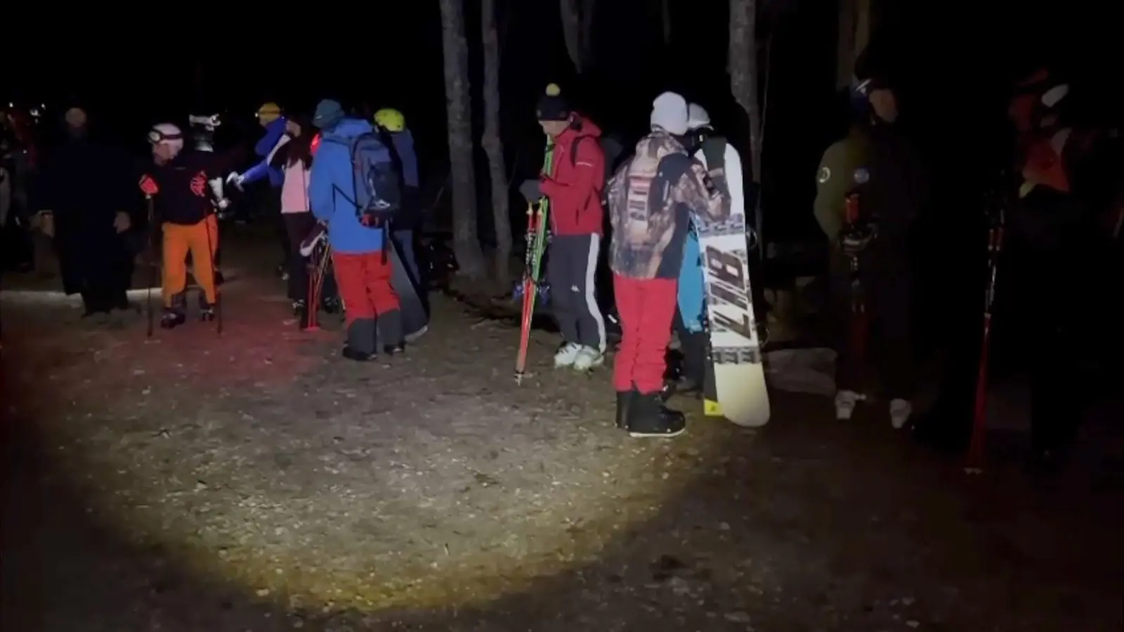 Viele Menschen hängen wetterbedingt auf Bergstationen der italienischen Alpen fest. (Foto: -/Italienische Bergrettung/dpa)