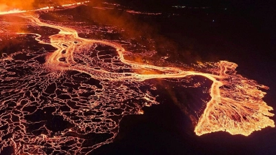 Vulkanausbrüche sind auf Island keine Seltenheit, liefern aber immer wieder spektakuläre Bilder. (Foto: Uncredited/Iceland Civil Defense/AP/dpa)