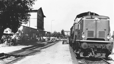 1985 hielt der letzte planmäßige Personenzug in Wassertrüdingen. Fast 30 Jahre später wird die Strecke jetzt reaktiviert. (Archivfoto: Klaus Hunzinger)