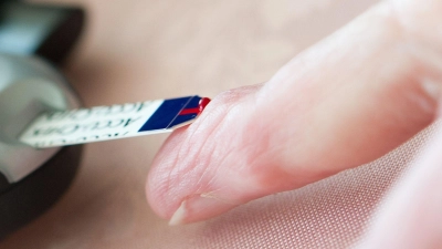 Wie steht&#39;s um den Blutzucker? Messgeräte helfen Diabetikerinnen und Diabetikern, diesen gut im Blick zu haben.  (Foto: Franziska Gabbert/dpa-tmn)