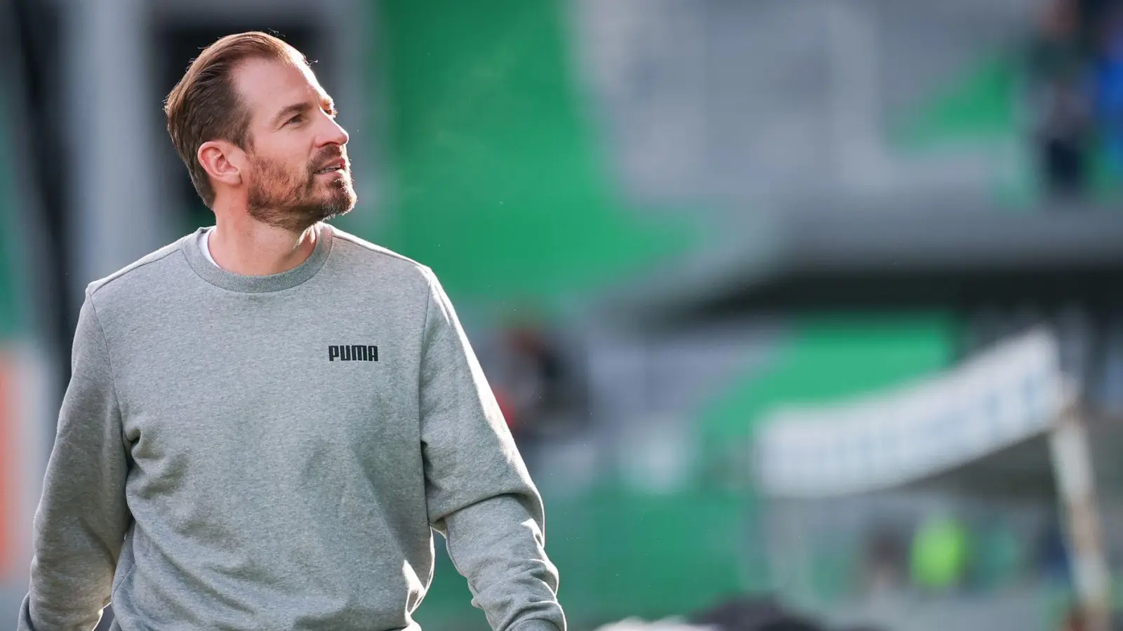 Das Debüt von Fürths Trainer Jan Siewert endet mit einer Niederlage. (Foto: Daniel Karmann/dpa)