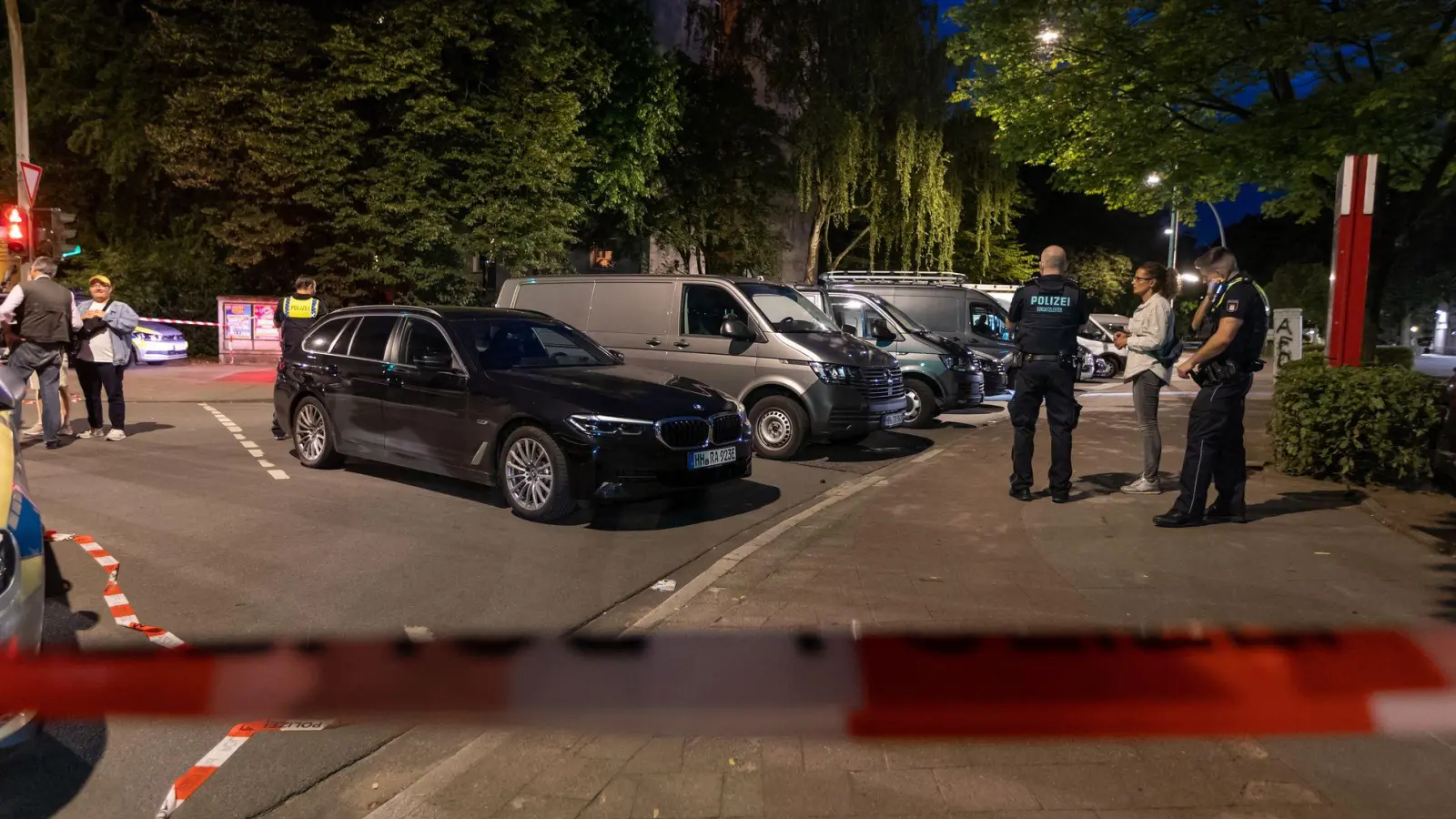 Ein Mann im pychischen Ausnahmezustand wurde von Spezialkräften der Polizei in Hamburg überwältigt. (Foto: Bodo Marks/dpa)