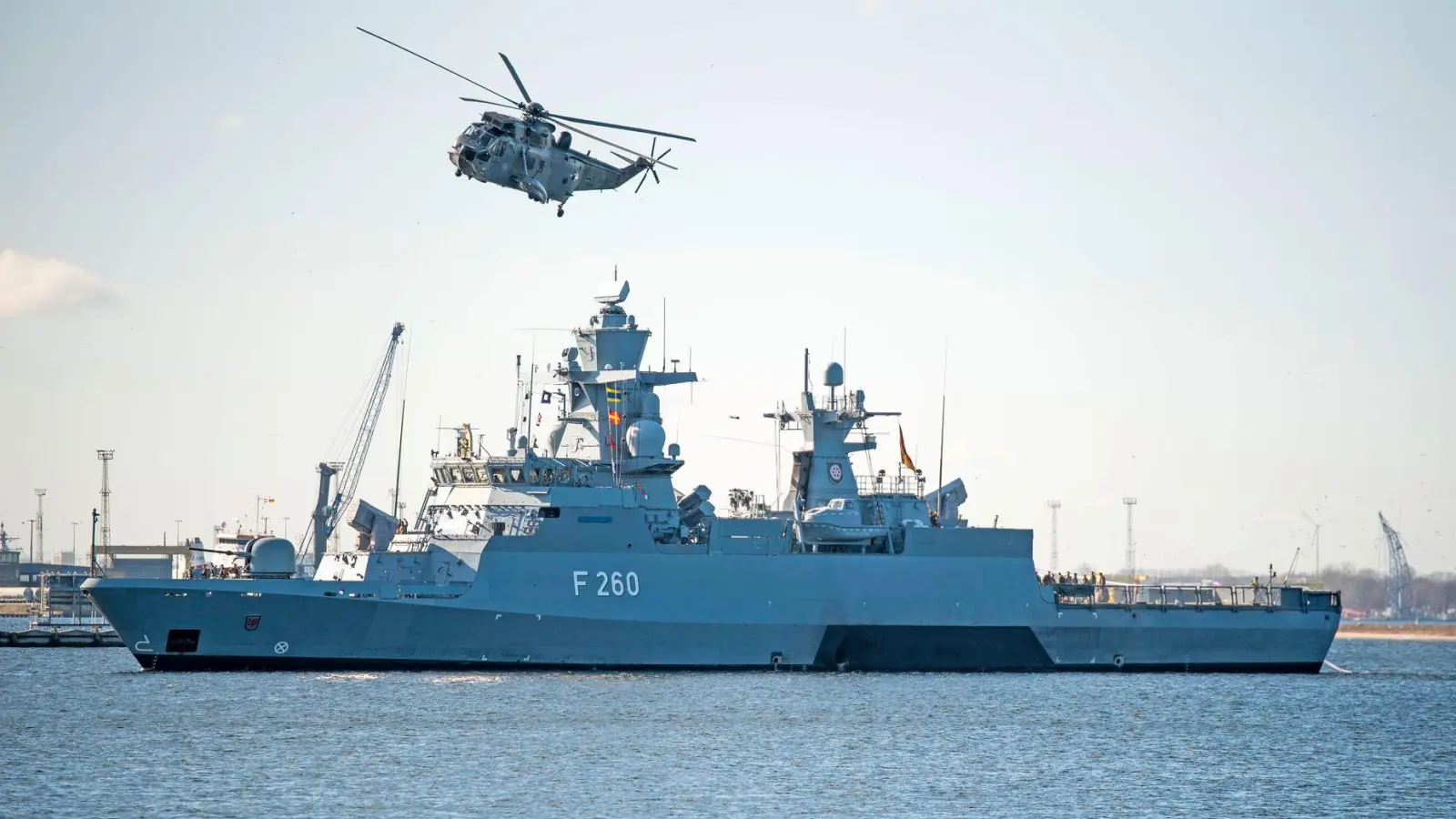 Das Schiff war mehrere Tage in der Millionenstadt zu Gast. (Archivbild) (Foto: Frank Hormann/dpa-Zentralbild/dpa)