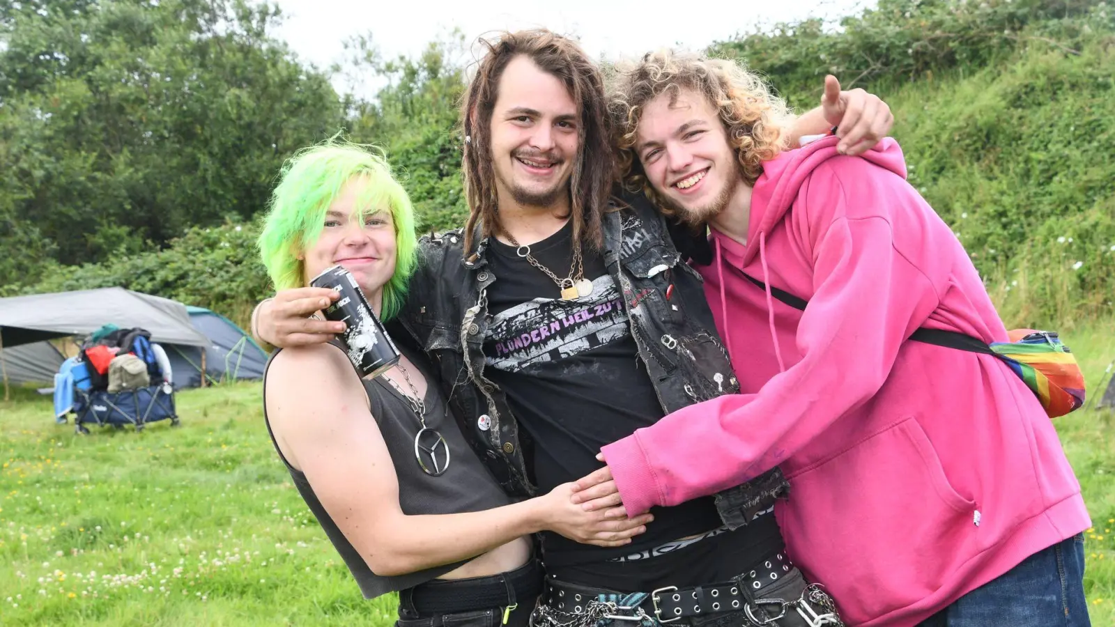 Bis September wollen die Teilnehmer des Protestcamps auf Sylt bleiben.  (Foto: Lea Albert/dpa)