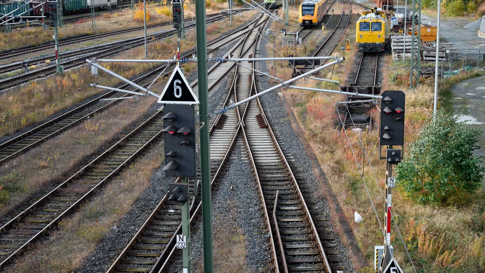 Hof ist ein Ziel des „Expressverkehrs Ostbayern“. (Archivbild) (Foto: Daniel Vogl/dpa)